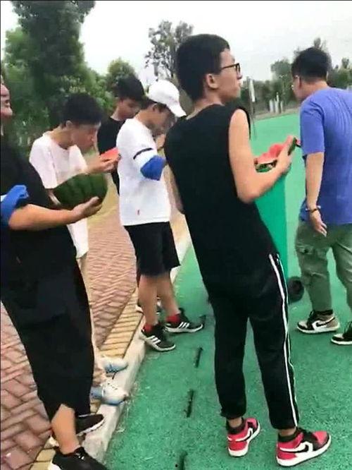 吃瓜群众被打死,吃瓜群众被打致死事件引发社会关注