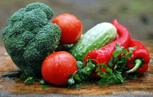 孕晚期梦到别人吃瓜,瓜熟蒂落，预示着新生命的到来